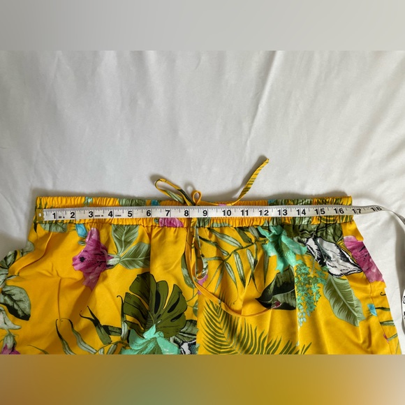 NWOT Tropical Drawstring Shorts - Picture 7 of 10
